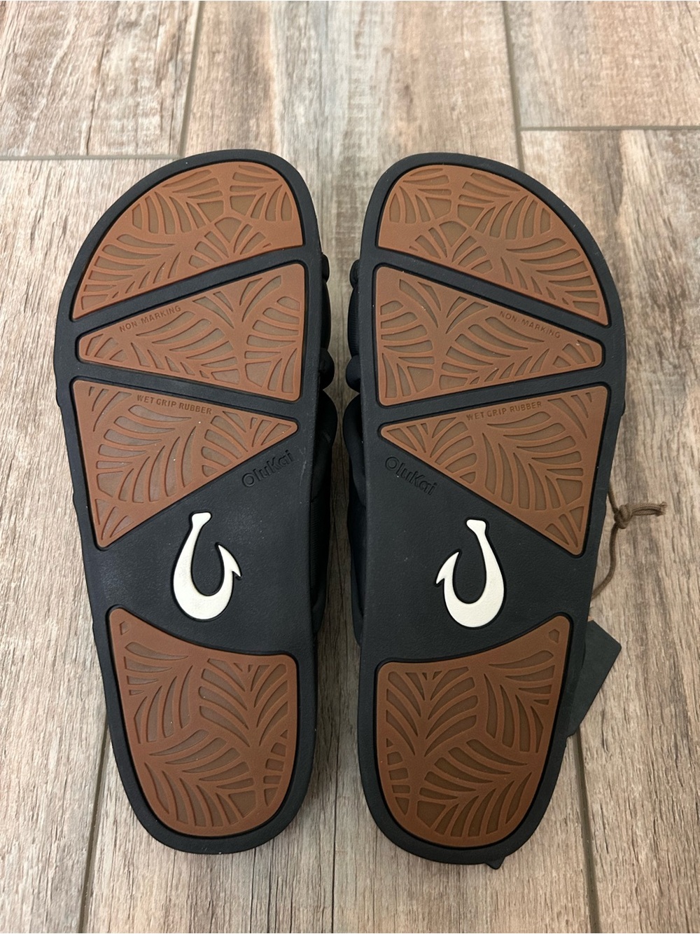 Olukai Ani Slide Beach Sandals Women’s Size 7 Lava Rock Black Comfort NWT - Picture 5 of 6